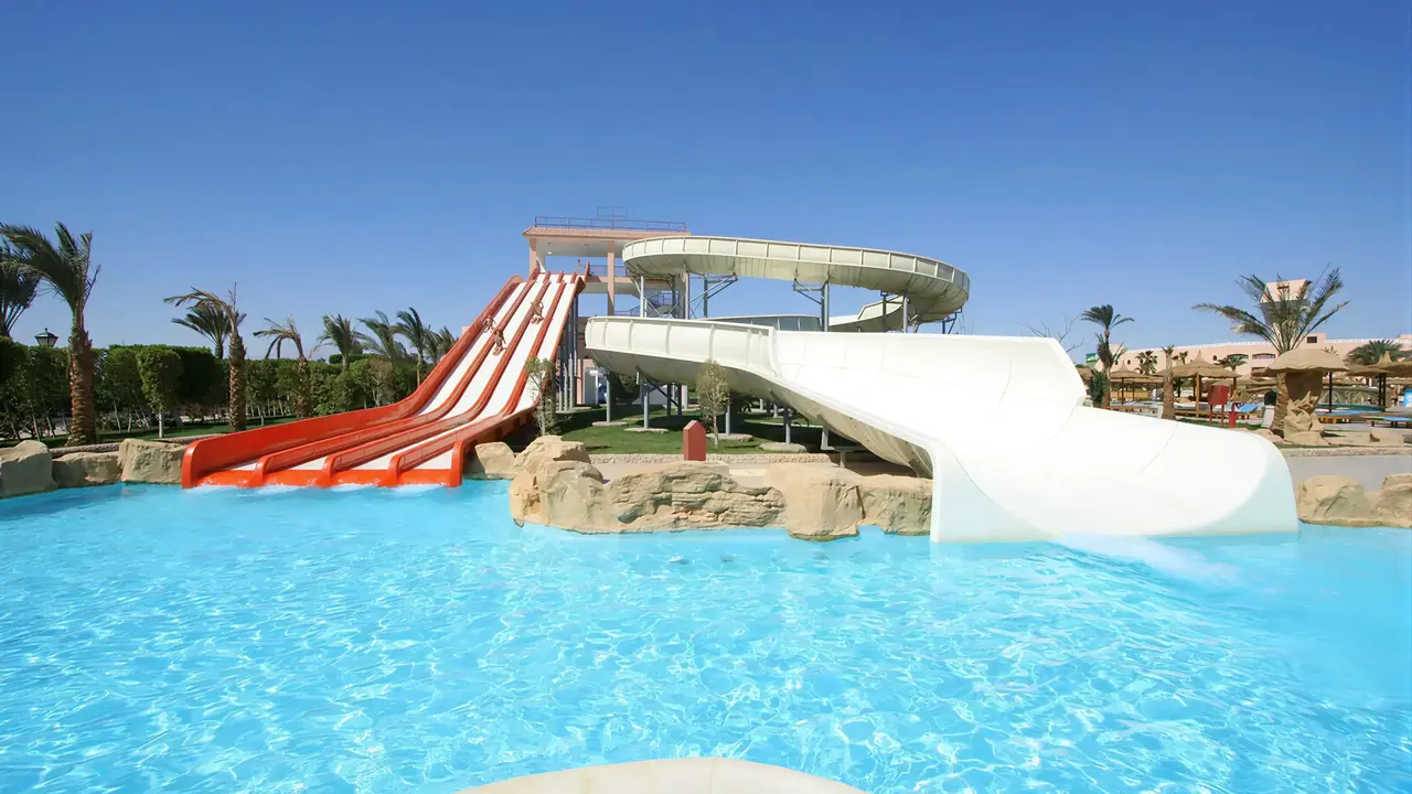 Zjeżdżalnie wodne w Albatros Beach Resort