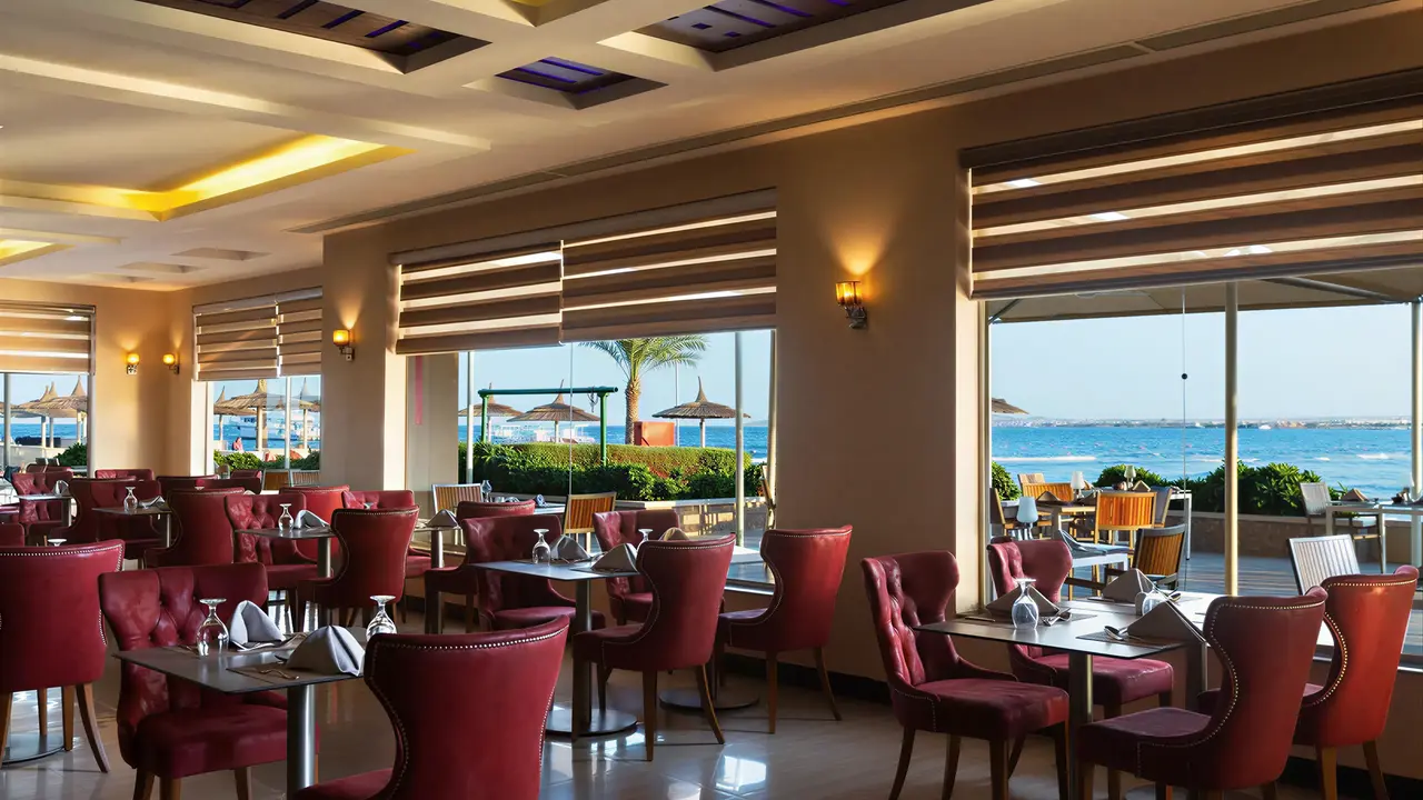Restauracja w Albatros Beach Resort z widokiem na morze