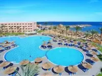 Widok na baseny i budynki Albatros Beach Resort 