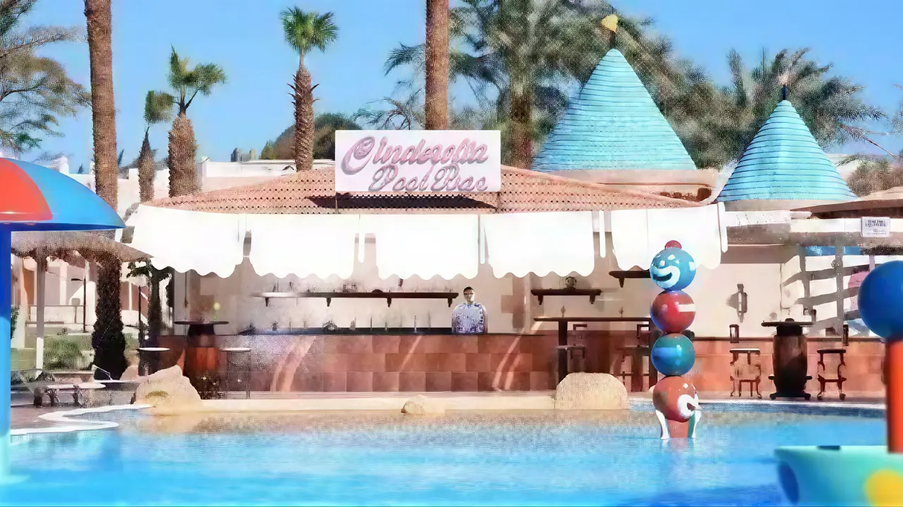 Bar przy basenie w Albatros Beach Resort