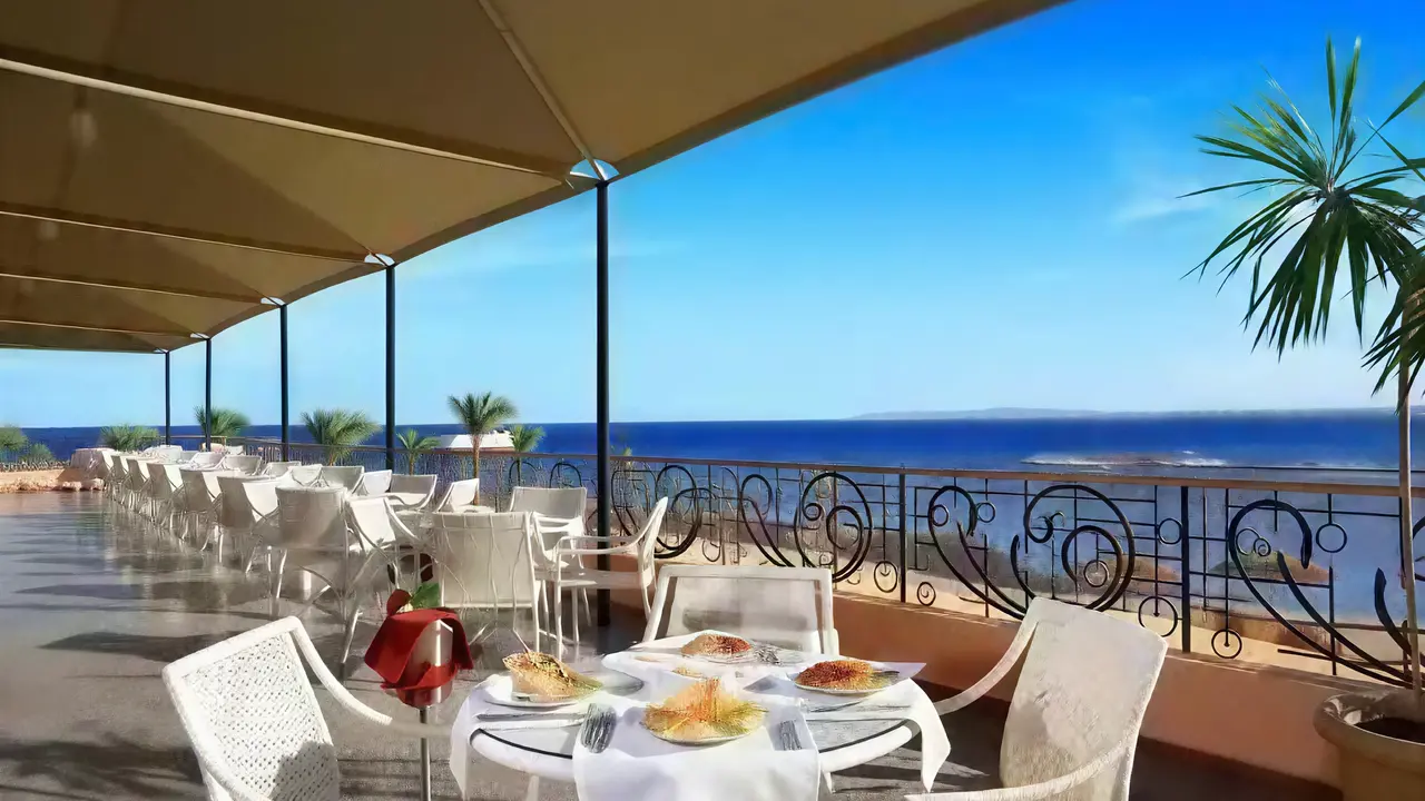 Restauracja Albatros Beach Resort z widokiem na morze