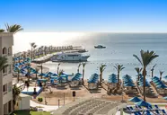 Widok na kompleks Albatros Beach Resort i plażę