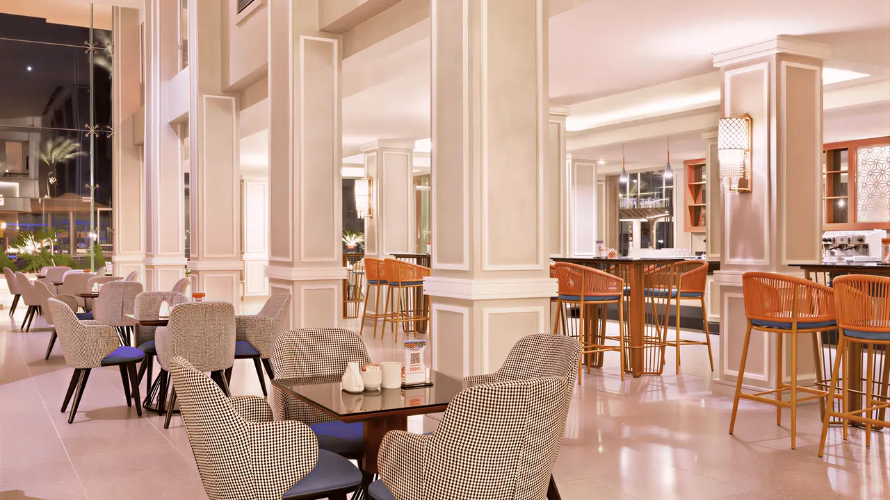 Eleganckie wnętrze z meblami w Albatros Beach Resort