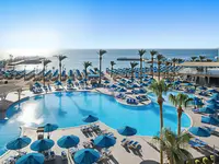 Widok na kompleks Albatros Beach Resort z basenami i plażą