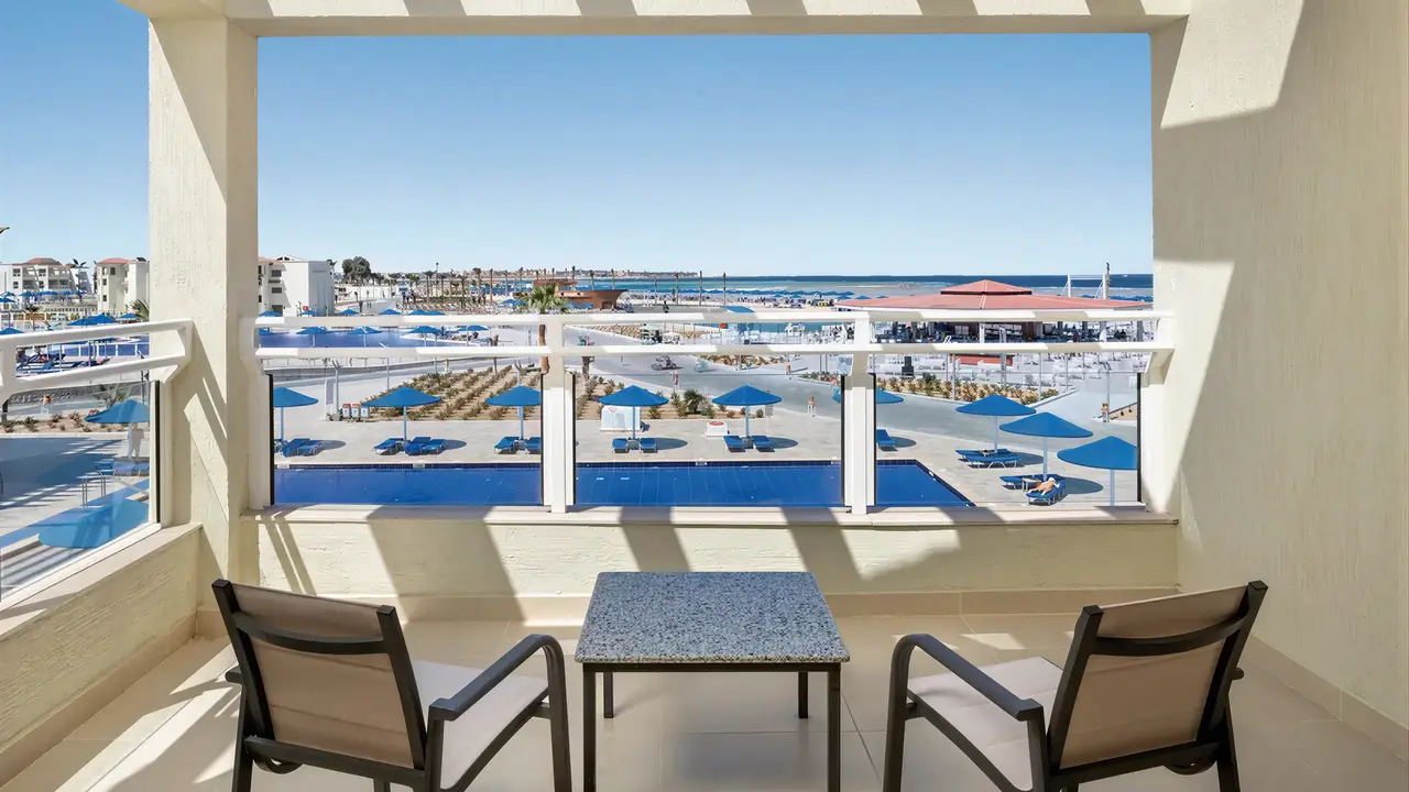 Prywatny balkon pokoju w Albatros Makadi Resort