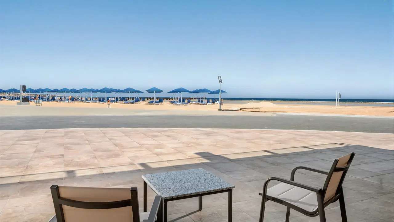 Strefa wypoczynkowa przy plaży Albatros Makadi Resort