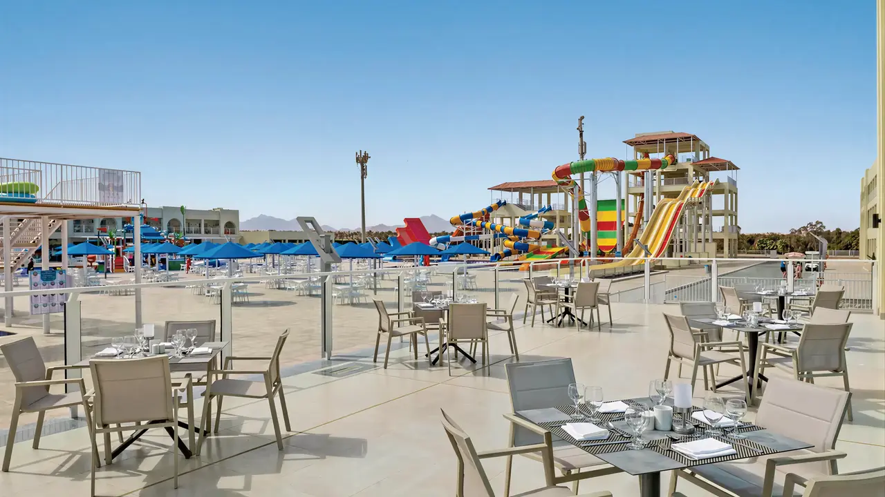 Restauracja plenerowa w Albatros Makadi Resort