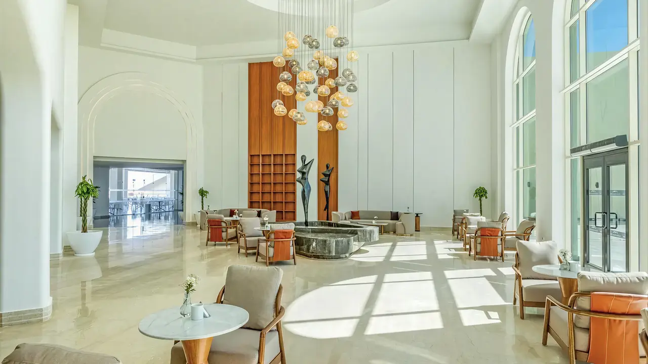 Wnętrze lobby w Albatros Makadi Resort