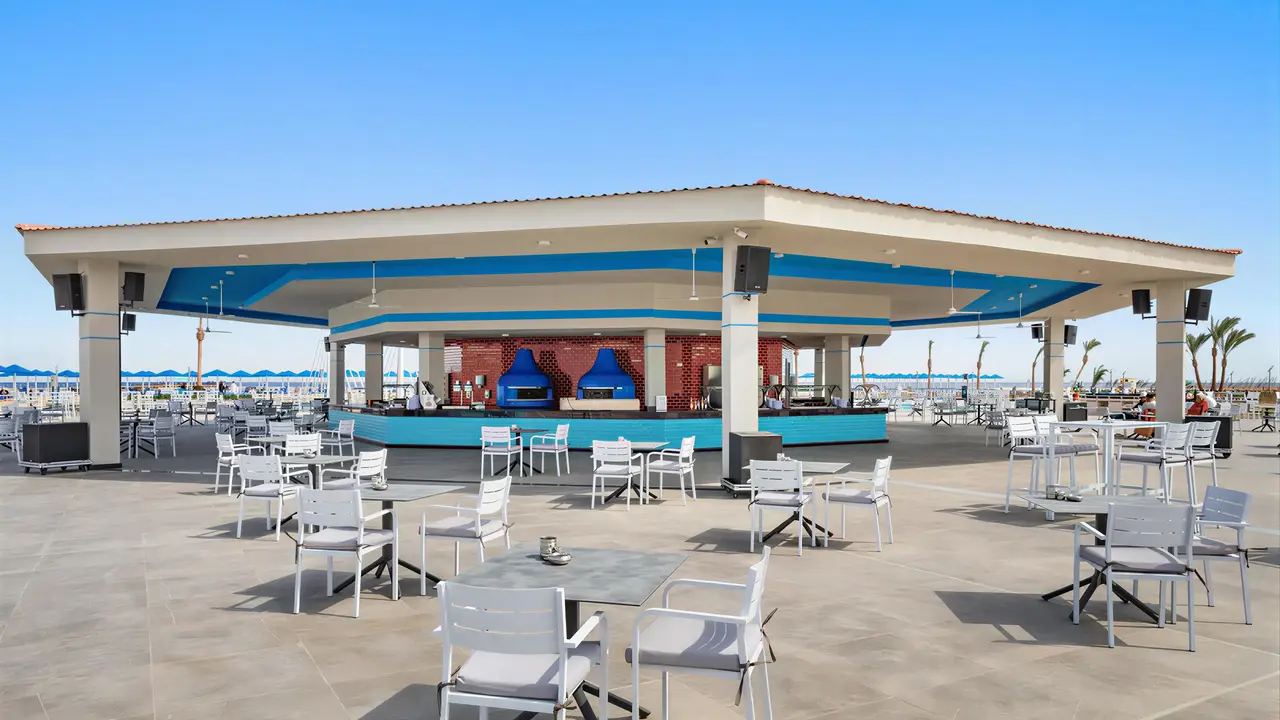 Bar przy basenie w Albatros Makadi Resort