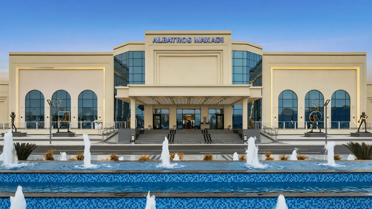 Fasada i wejście do hotelu Albatros Makadi Resort