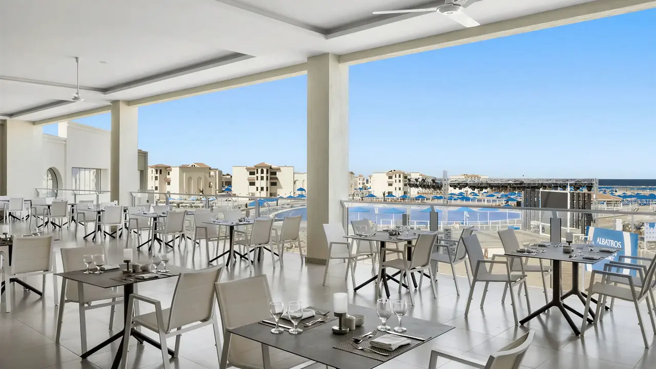 Restauracja z widokiem w Albatros Makadi Resort