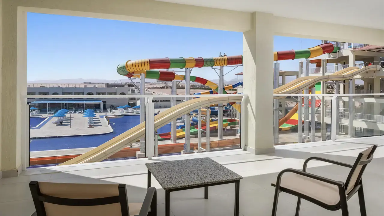 Taras pokoju z widokiem w Albatros Makadi Resort