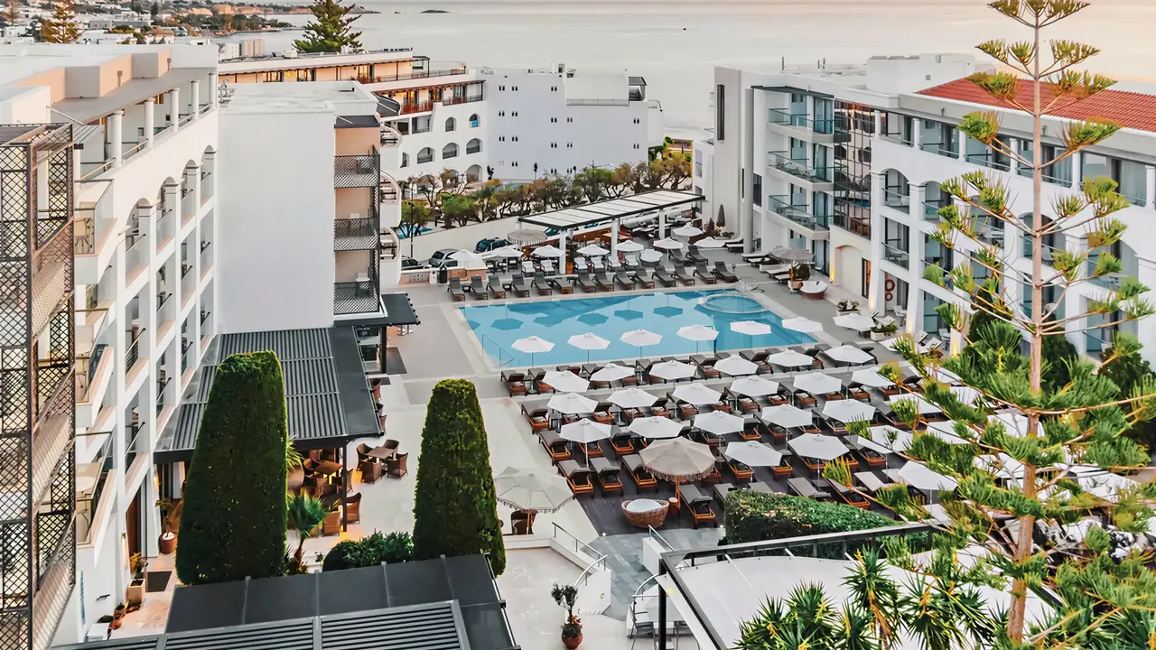 Widok na kompleks Albatros Spa Resort z basenem