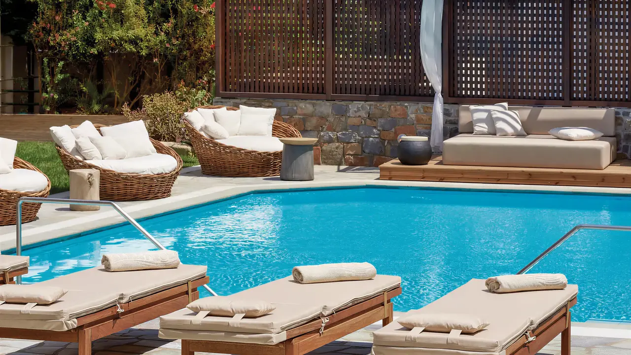 Basen i leżaki w Albatros Spa Resort