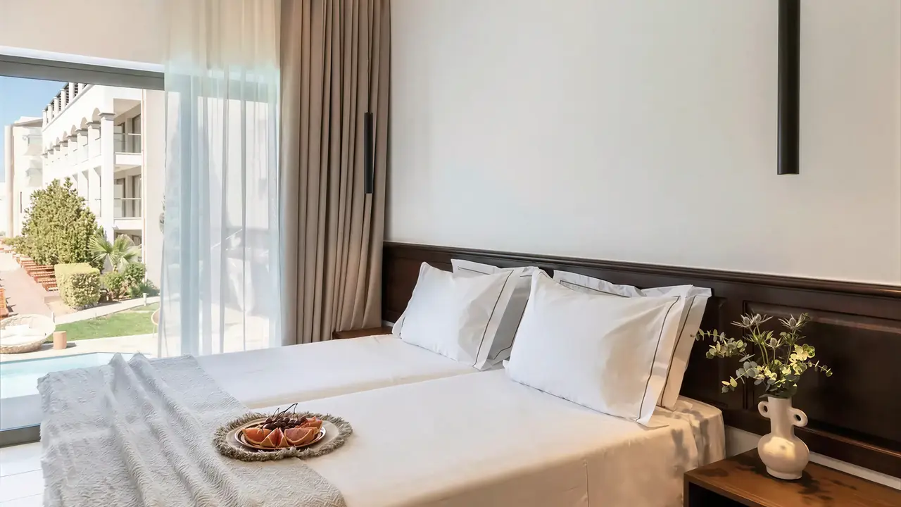 Sypialnia z łóżkiem w Albatros Spa Resort