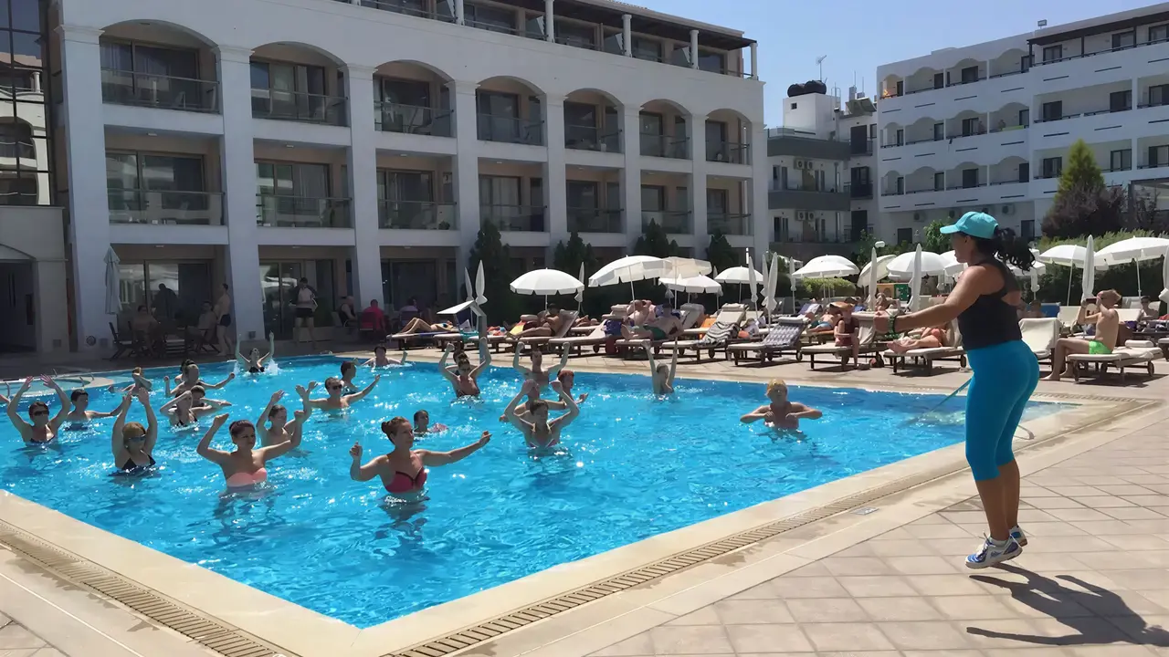 Zajęcia aqua aerobik w basenie Albatros Spa Resort