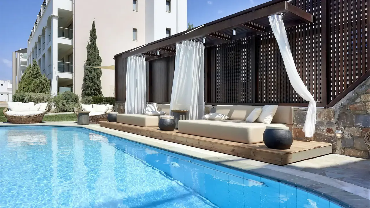 Basen i leżaki w Albatros Spa Resort