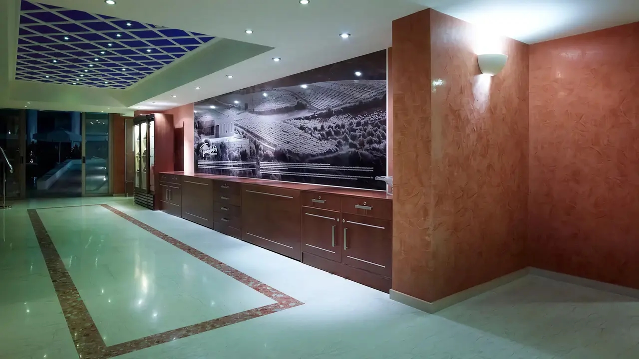 Nowoczesne wnętrze holu w Albatros Spa Resort