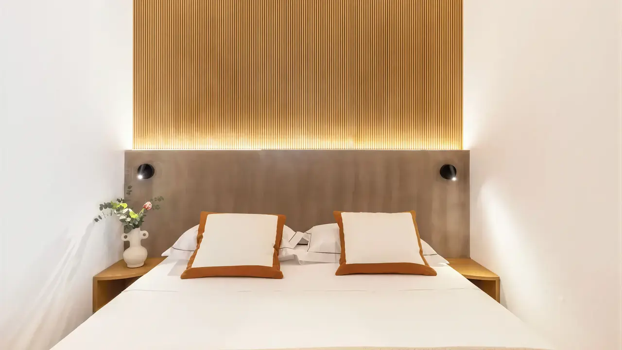 Łóżko w pokoju gościnnym w Albatros Spa Resort