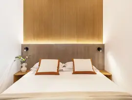 Łóżko w pokoju gościnnym w Albatros Spa Resort