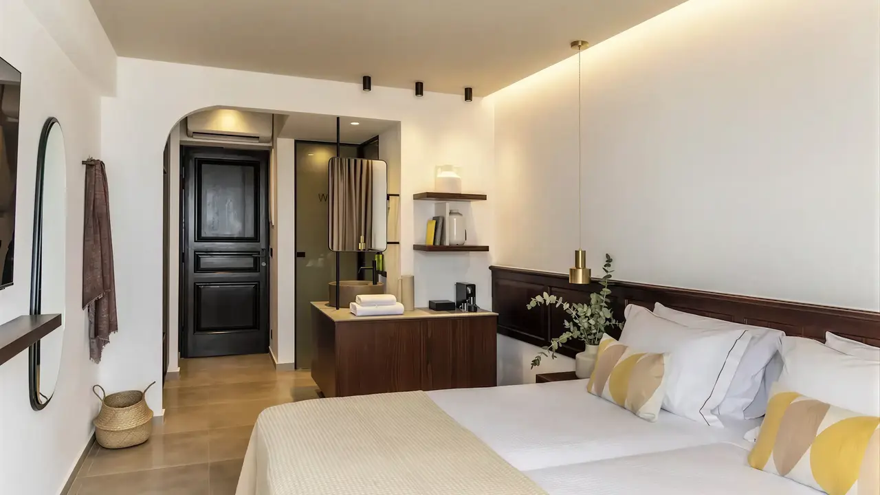 Sypialnia z dużym łóżkiem w Albatros Spa Resort