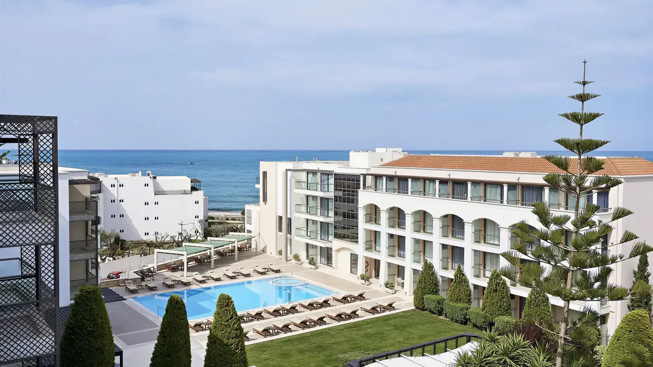 Widok na budynki i basen w Albatros Spa Resort