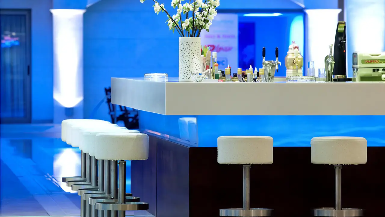 Nowoczesny bar w hotelu Albatros Spa Resort