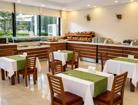 Restauracja z bufetem w Alder Resort