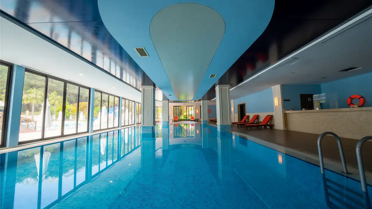 Kryty basen w hotelu Alder Resort
