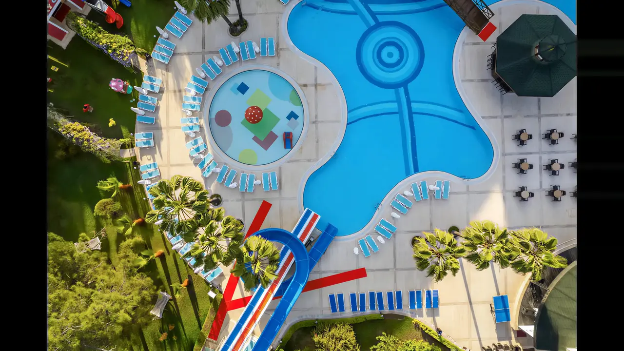 Zjeżdżalnie wodne w hotelu Alder Resort