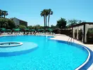 Basen z leżakami w hotelu Alegria Florida
