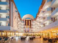 Nowoczesna architektura i patio w Alegria Florida