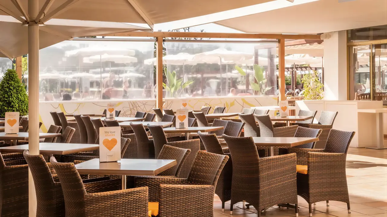 Stolik restauracyjny na tarasie w Alegria Florida