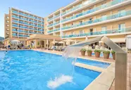 Basen z wodospadem w hotelu Alegria Maripins