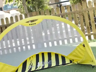 Piłka nożna i bramka w Alegria Maripins