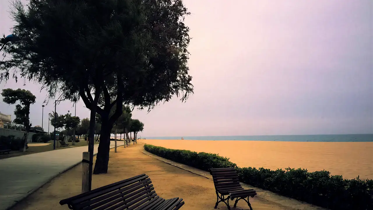 Plaża i alejka spacerowa w Alegria Maripins
