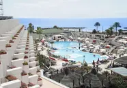 Widok na kompleks basenowy w Alexandre Gala Tenerife