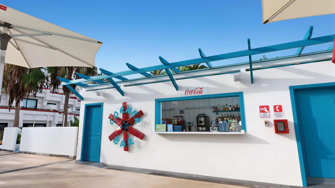 Bar z napojami w hotelu Alexandre Gala Tenerife
