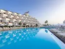 Basen z leżakami w Alexandre Gala Tenerife