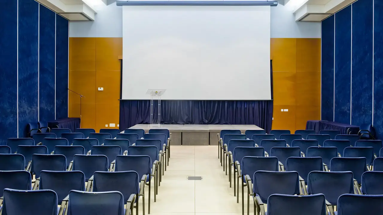 Sala konferencyjna z ekranem w Alexandre Gala Tenerife