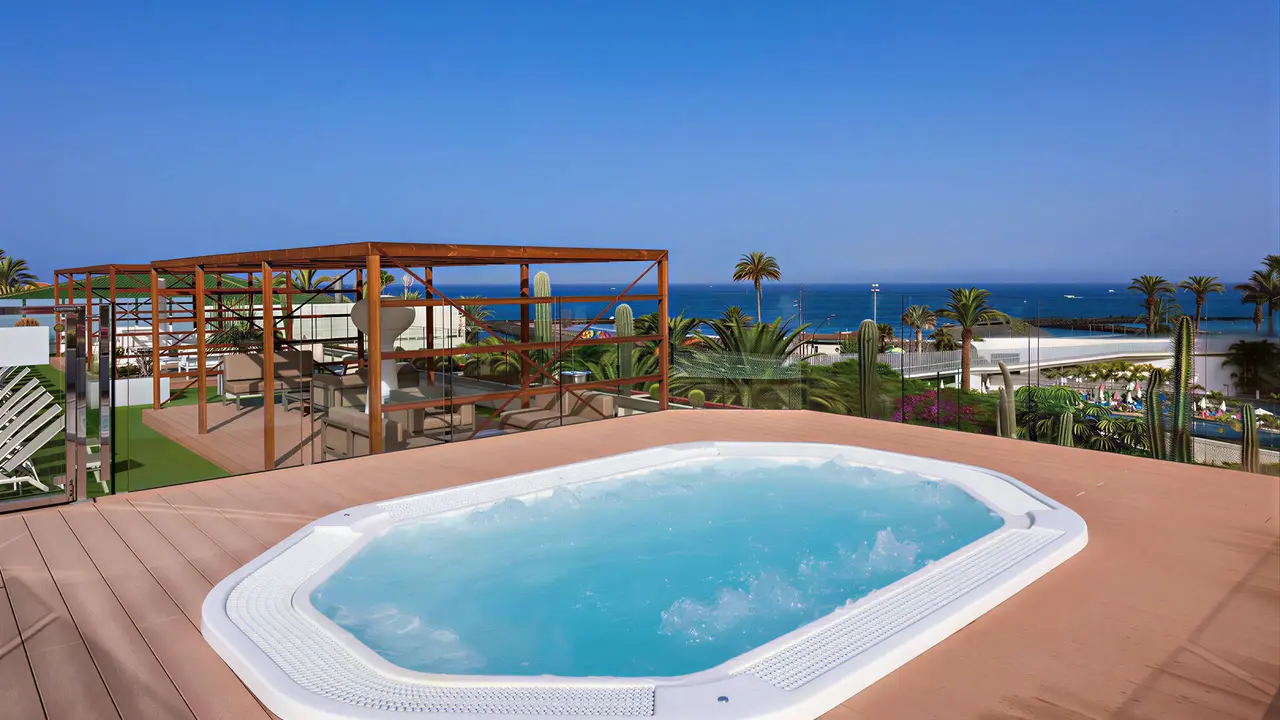 Prywatne jacuzzi na tarasie w Alexandre Gala Tenerife
