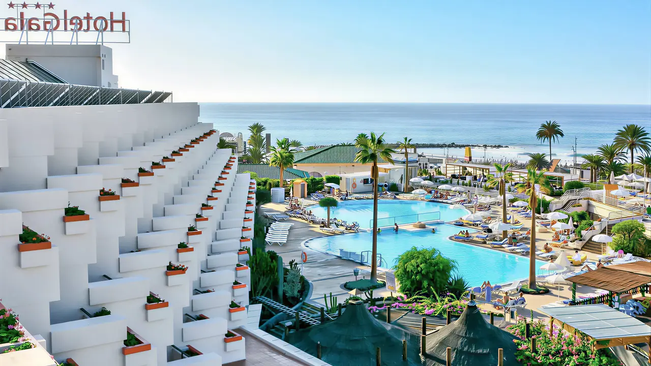 Widok na kompleks i baseny w Alexandre Gala Tenerife