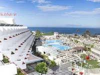 Widok na kompleks Alexandre Gala Tenerife z basenami