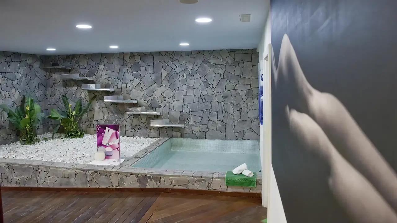 Strefa spa z basenem w Alexandre Gala Tenerife