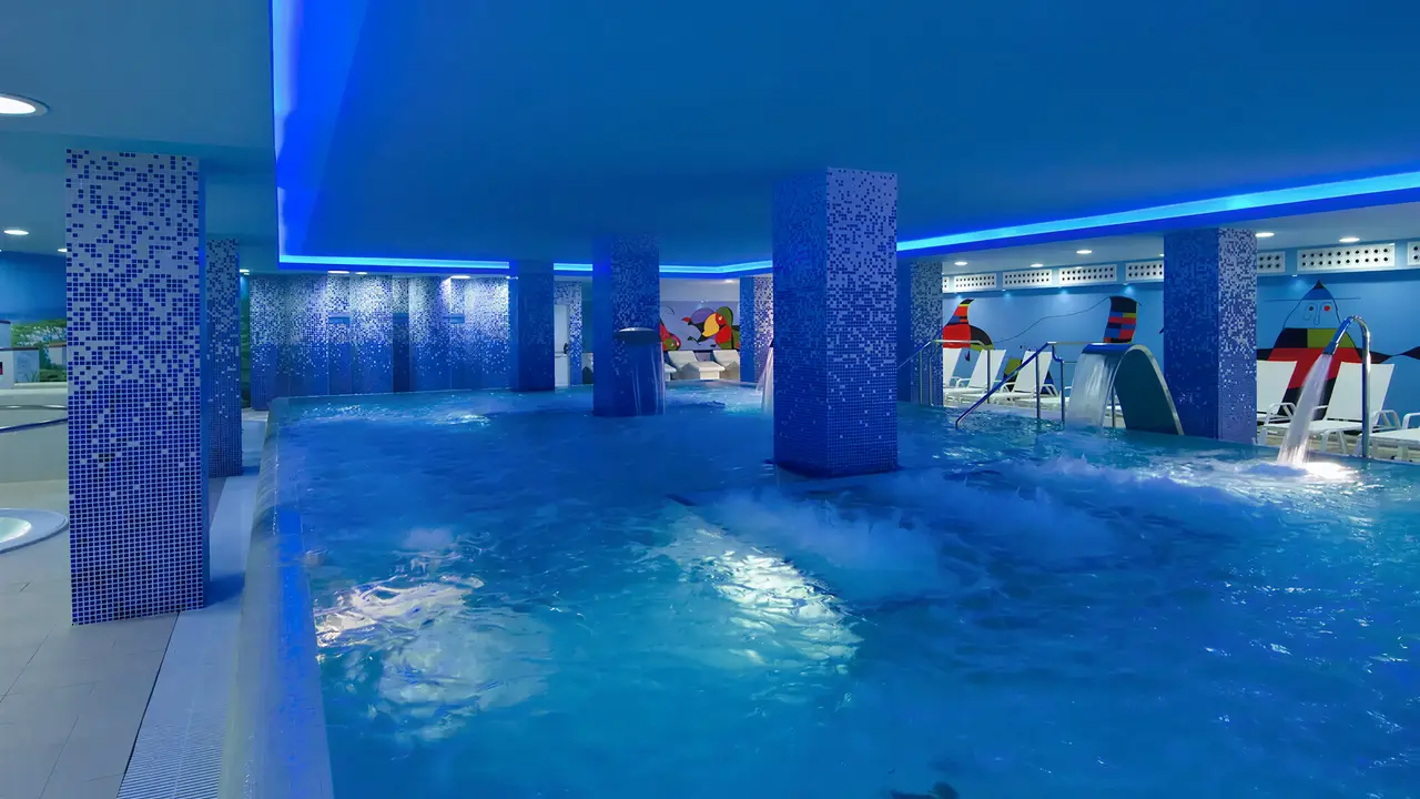Strefa wellness z basenem w Alexandre Gala Tenerife
