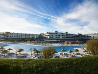 Panorama kompleksu Alvor Baia z basenami