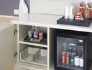 Minibar z napojami w pokoju Amari Pattaya