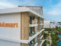 Elewacja budynku Amari Pattaya z widokiem na kompleks