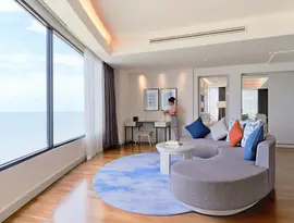 Nowoczesny salon w pokoju hotelowym Amari Pattaya