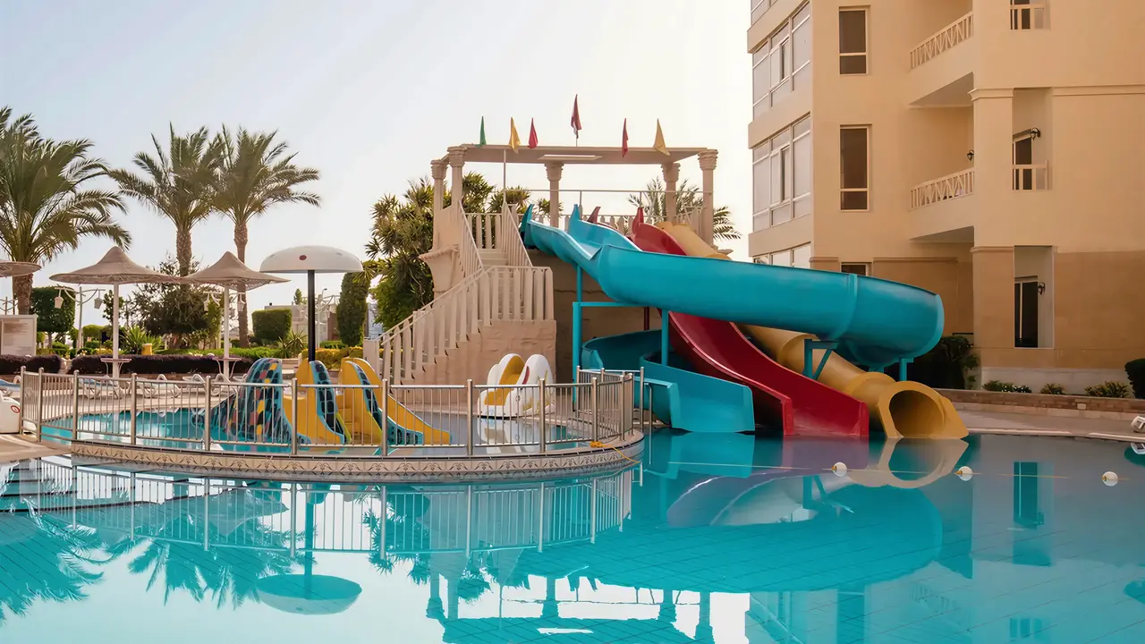 Zjeżdżalnie wodne dla dzieci w AMC Royal Hotel & Spa